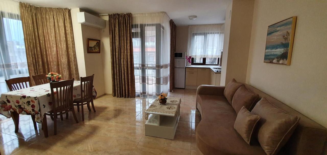 Luxury Apartments Ekaterina Chernomorets Bagian luar foto
