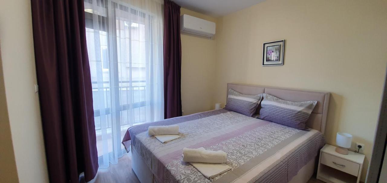 Luxury Apartments Ekaterina Chernomorets Bagian luar foto