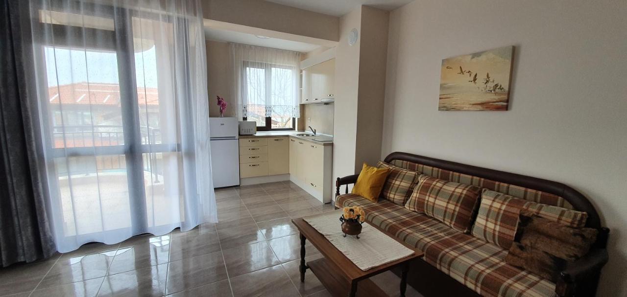 Luxury Apartments Ekaterina Chernomorets Bagian luar foto