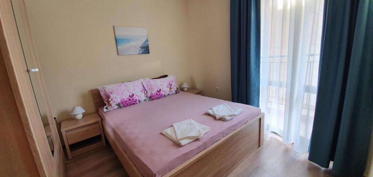 Luxury Apartments Ekaterina Chernomorets Bagian luar foto