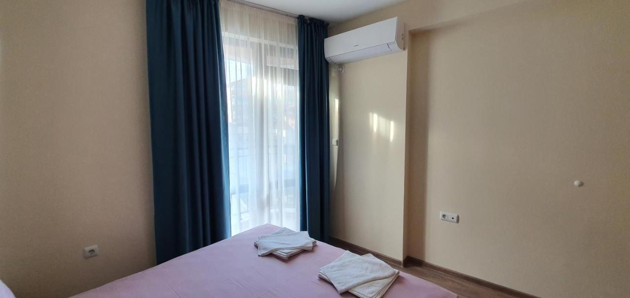 Luxury Apartments Ekaterina Chernomorets Bagian luar foto