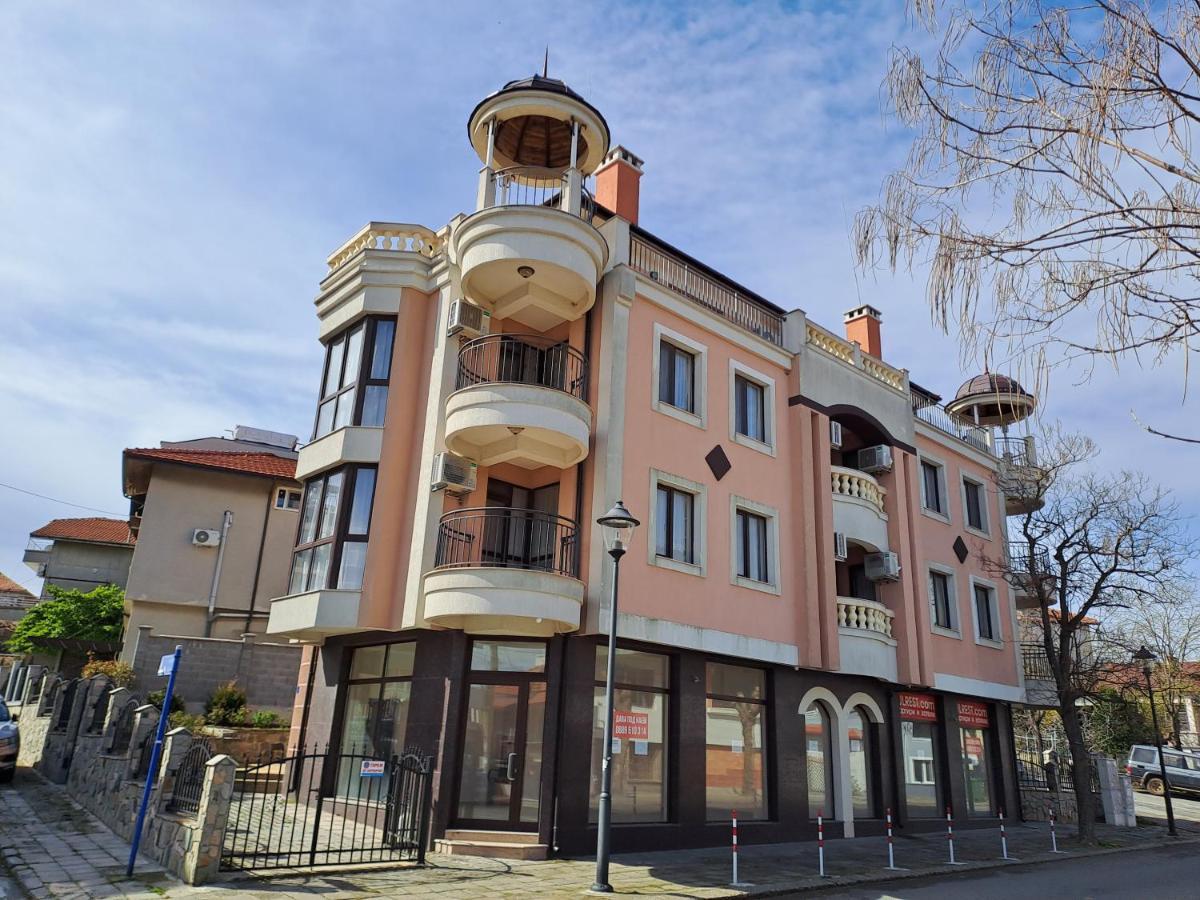 Luxury Apartments Ekaterina Chernomorets Bagian luar foto