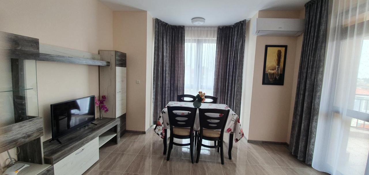 Luxury Apartments Ekaterina Chernomorets Bagian luar foto
