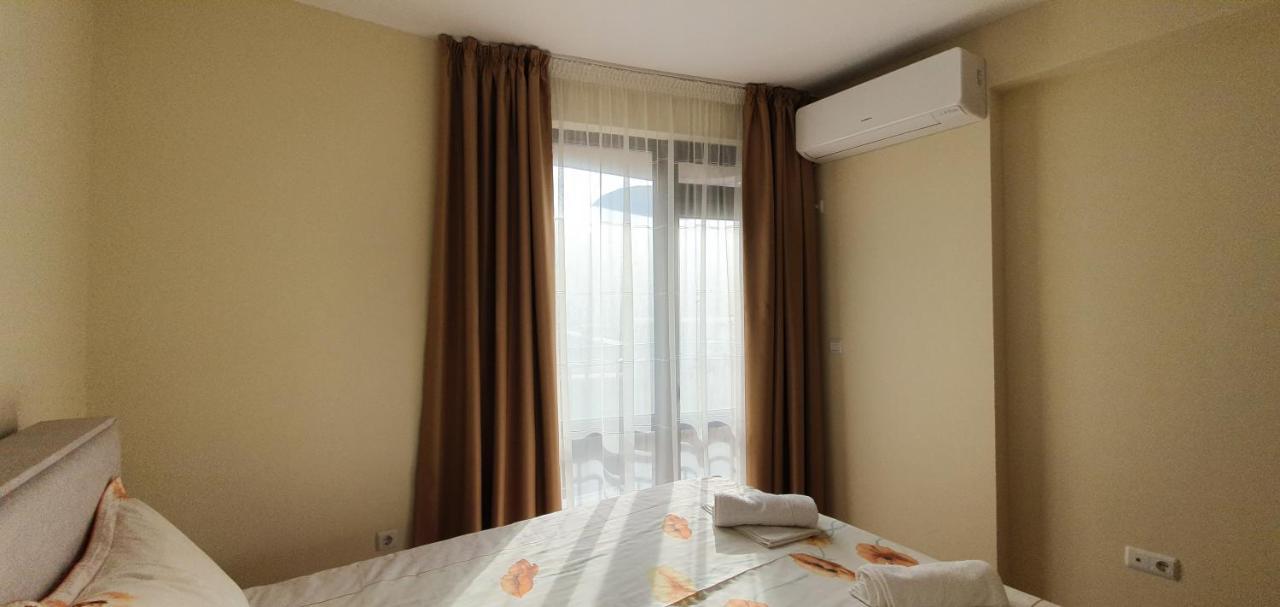 Luxury Apartments Ekaterina Chernomorets Bagian luar foto