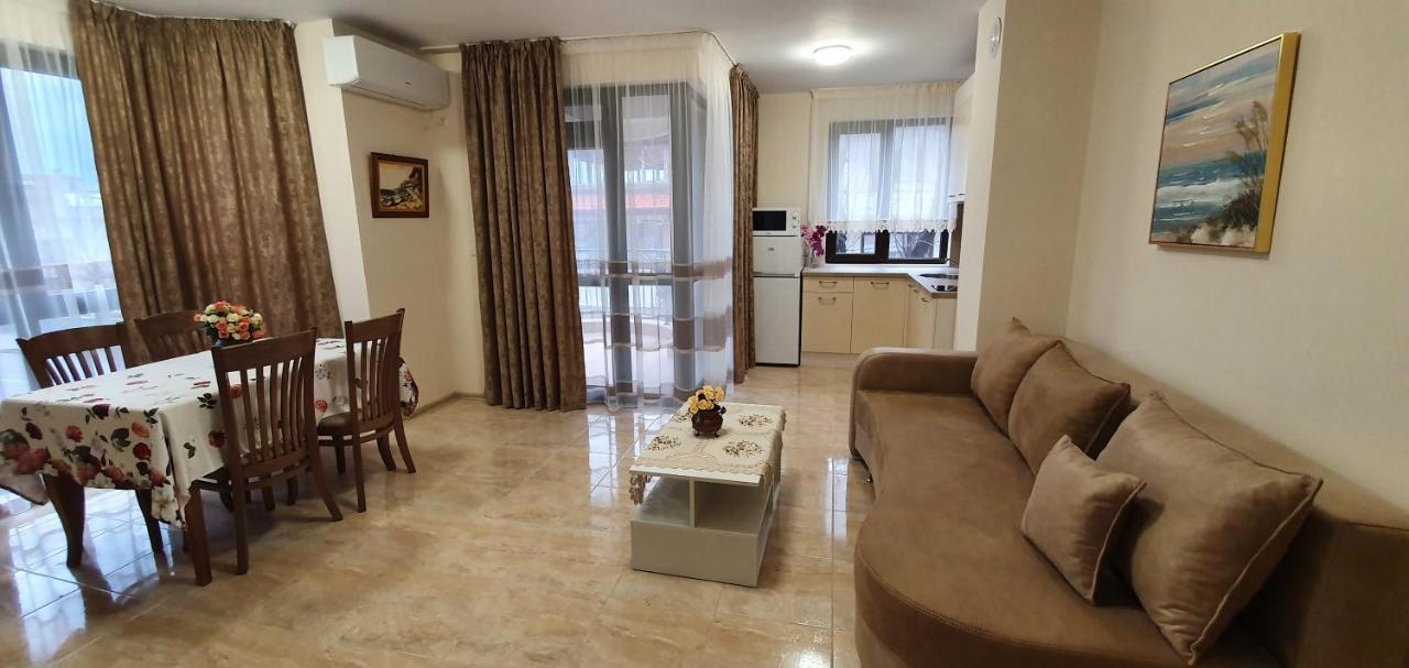 Luxury Apartments Ekaterina Chernomorets Bagian luar foto
