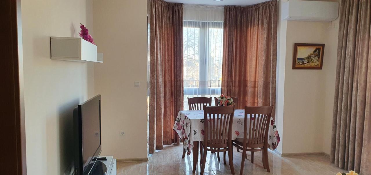 Luxury Apartments Ekaterina Chernomorets Bagian luar foto