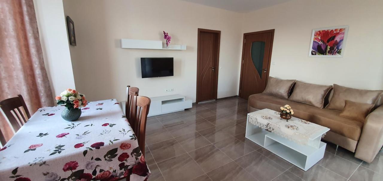 Luxury Apartments Ekaterina Chernomorets Bagian luar foto