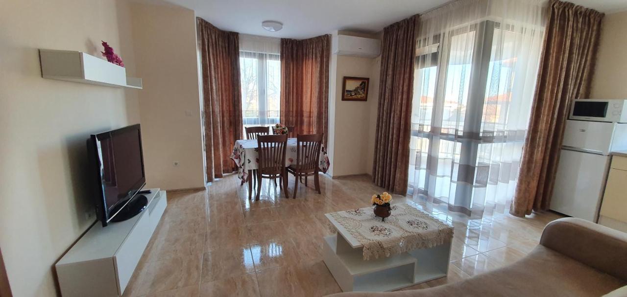 Luxury Apartments Ekaterina Chernomorets Bagian luar foto