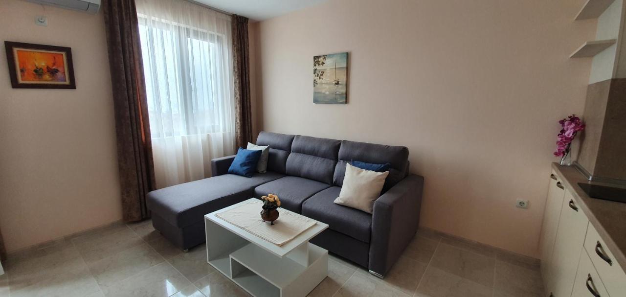 Luxury Apartments Ekaterina Chernomorets Bagian luar foto