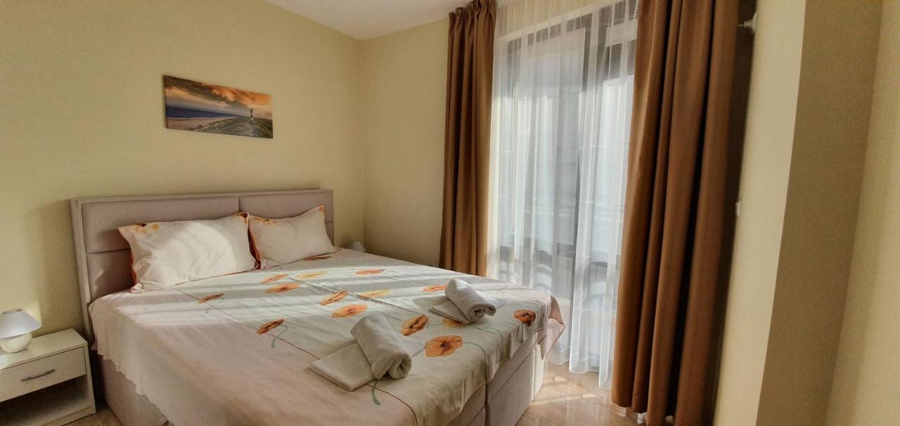 Luxury Apartments Ekaterina Chernomorets Bagian luar foto