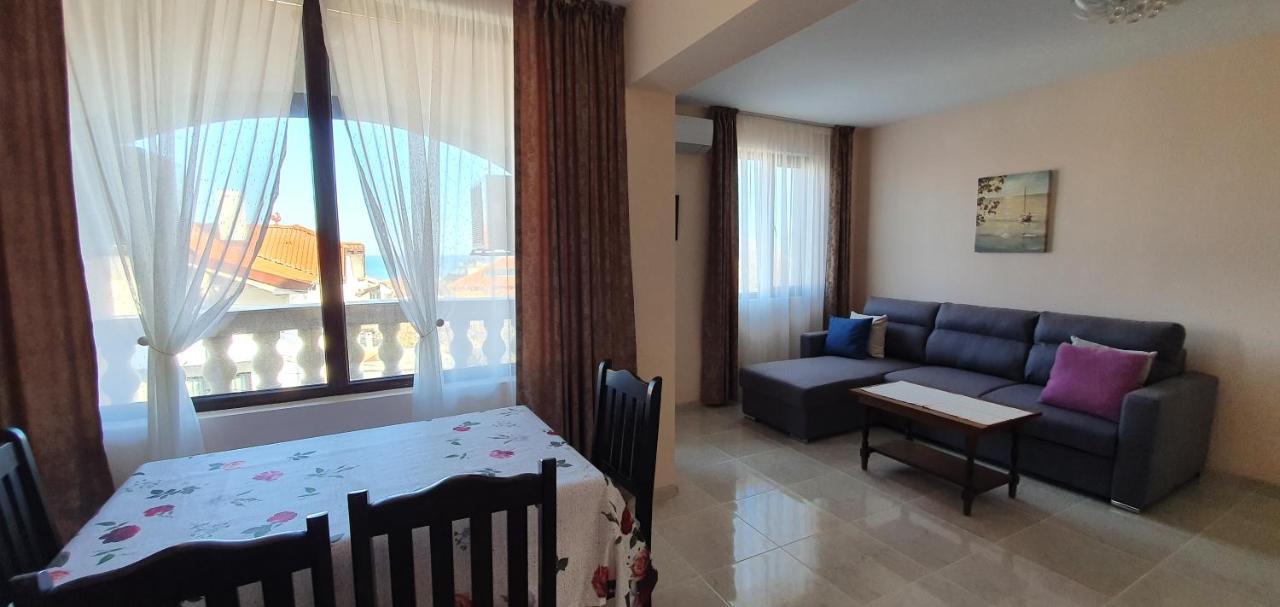 Luxury Apartments Ekaterina Chernomorets Bagian luar foto