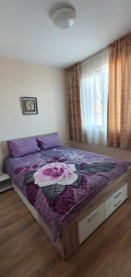 Luxury Apartments Ekaterina Chernomorets Bagian luar foto