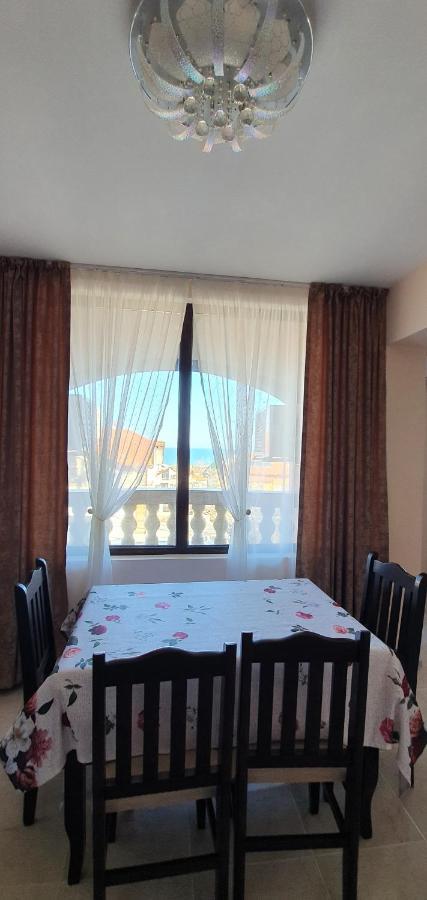 Luxury Apartments Ekaterina Chernomorets Bagian luar foto