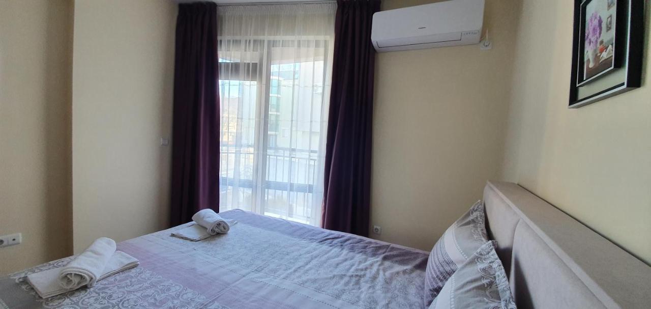 Luxury Apartments Ekaterina Chernomorets Bagian luar foto
