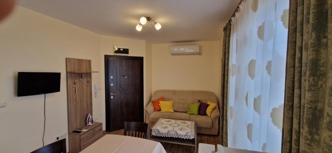 Luxury Apartments Ekaterina Chernomorets Bagian luar foto