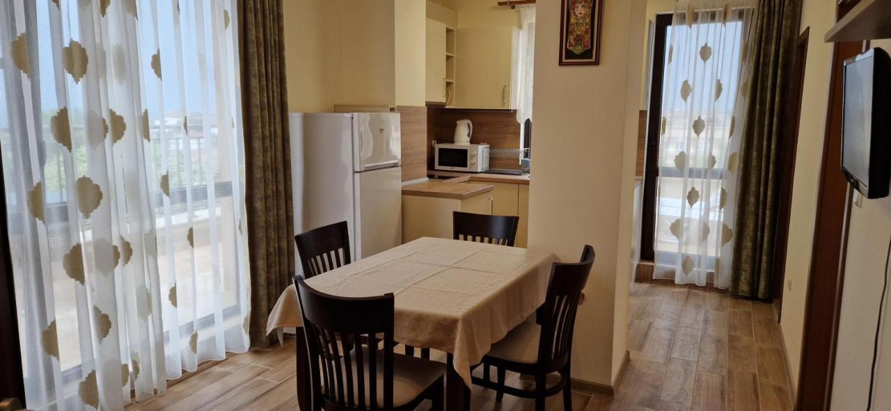 Luxury Apartments Ekaterina Chernomorets Bagian luar foto
