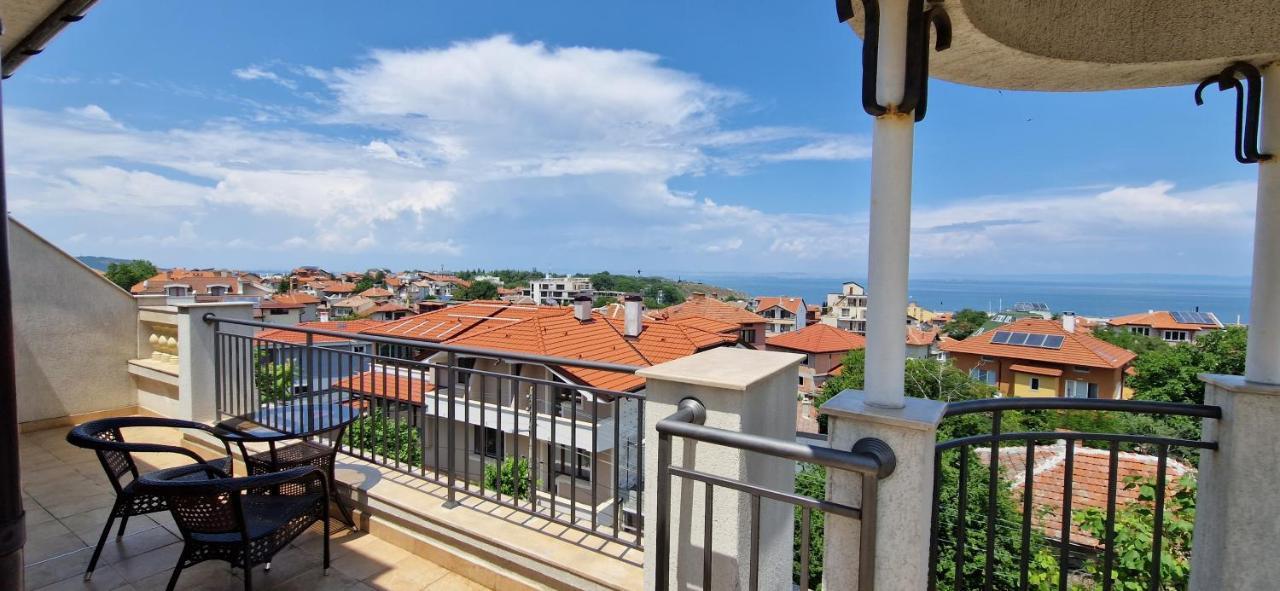 Luxury Apartments Ekaterina Chernomorets Bagian luar foto
