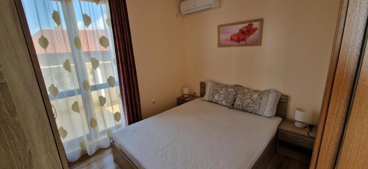 Luxury Apartments Ekaterina Chernomorets Bagian luar foto