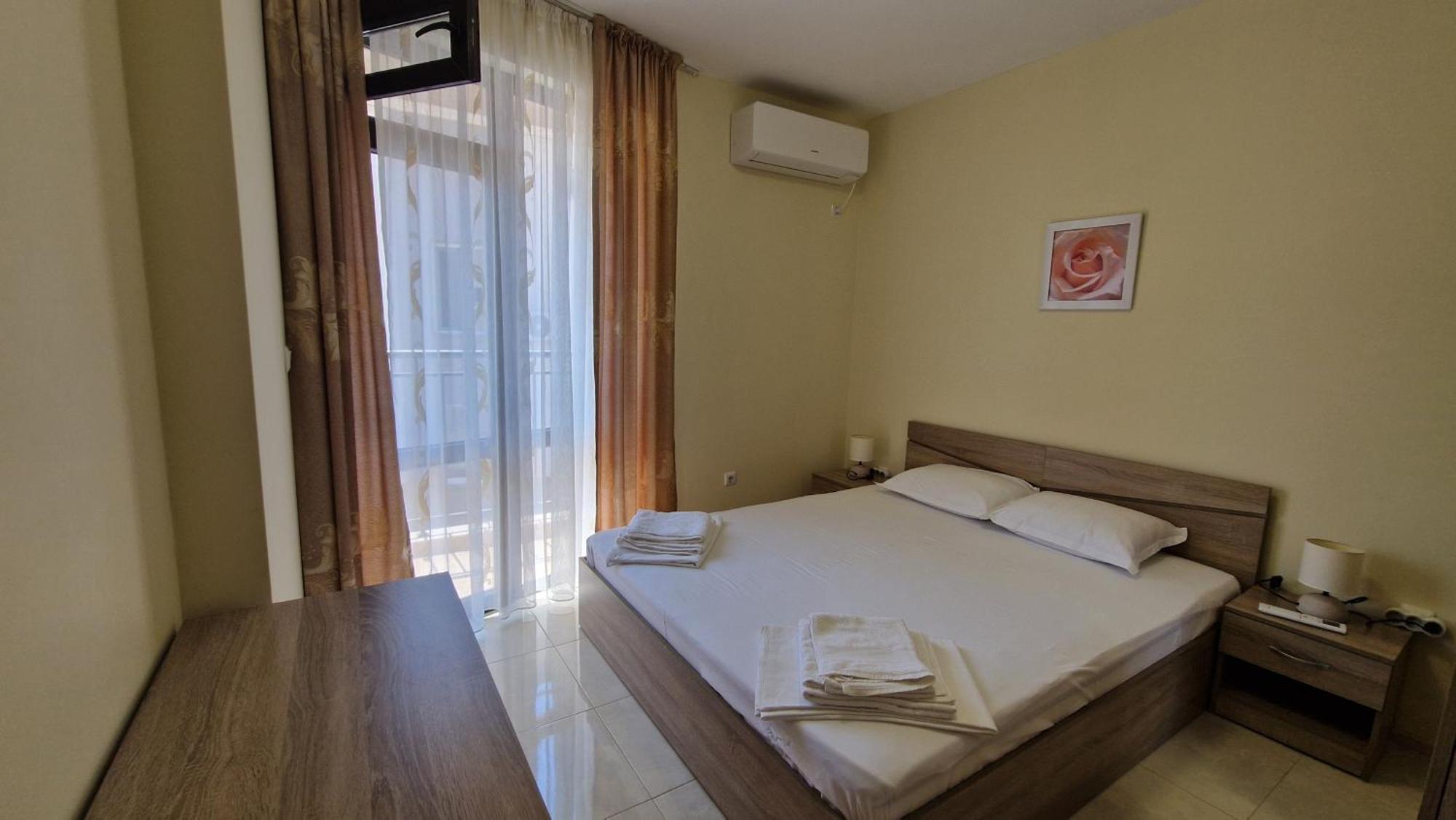Luxury Apartments Ekaterina Chernomorets Bagian luar foto