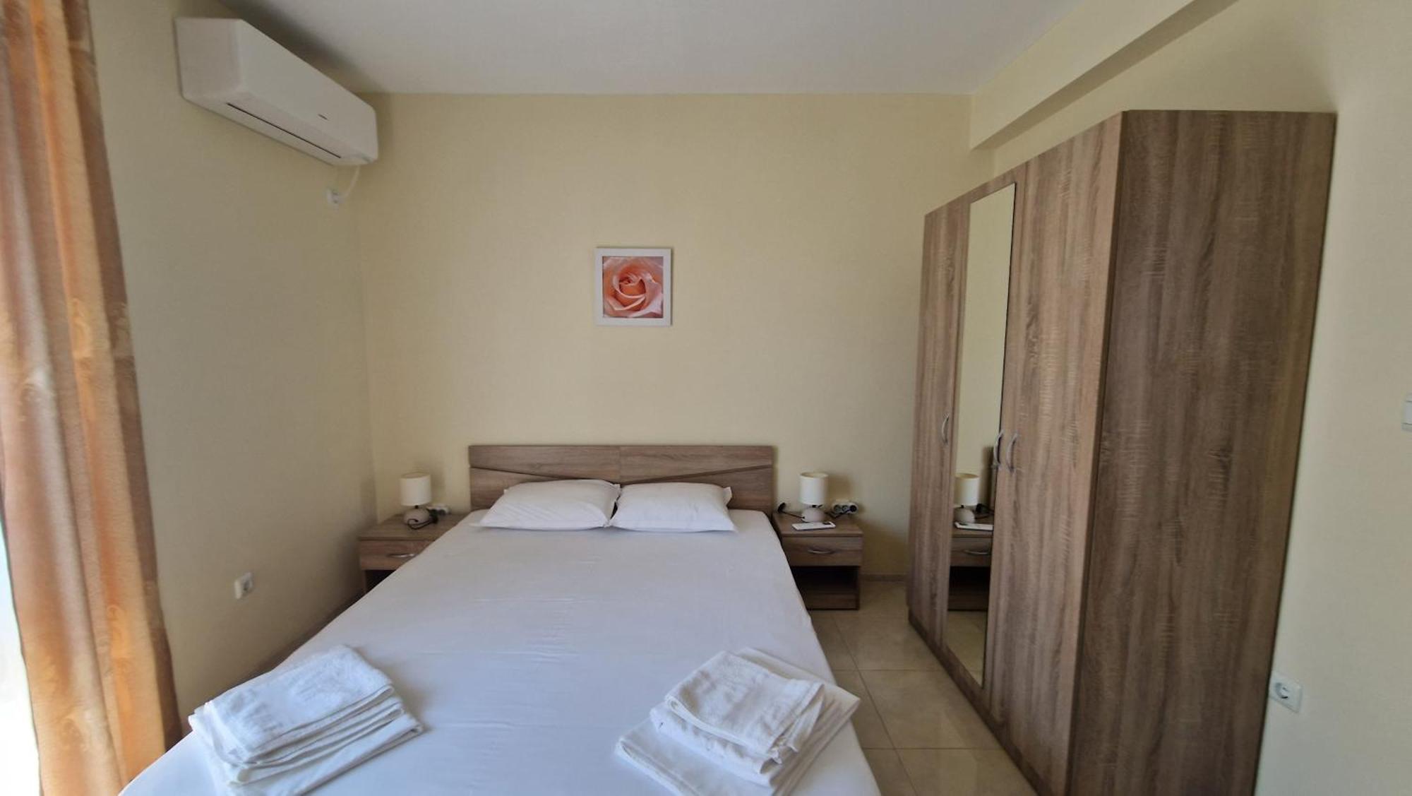 Luxury Apartments Ekaterina Chernomorets Bagian luar foto